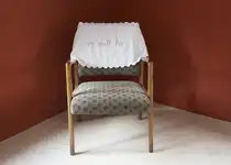 Frå utstillinga Nye sting i gamal duk. Foto: Åsmund Aarvik.